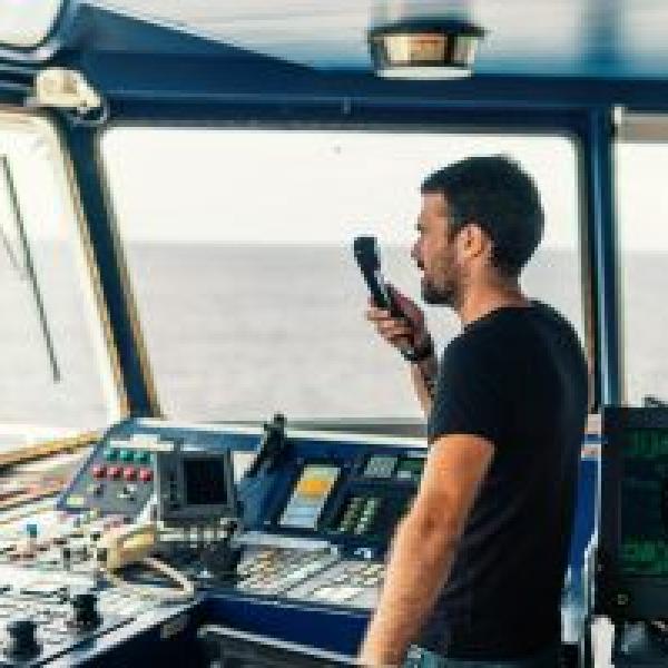 What is the Best Handheld VHF Marine Radio for 2022?